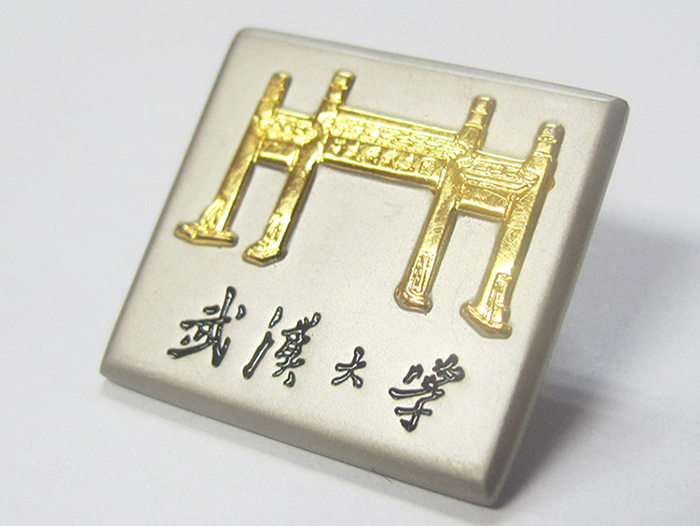 大學(xué)校徽 學(xué)院胸章 班徽隊徽設(shè)計定制